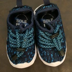 Toddler shoes size 4 brand new !